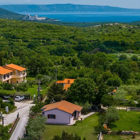 Komplett Umzaeuntes Mit Klima, Wlan * Rakalj