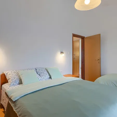 Komplett Umzaeuntes Mit Klima, Wlan *