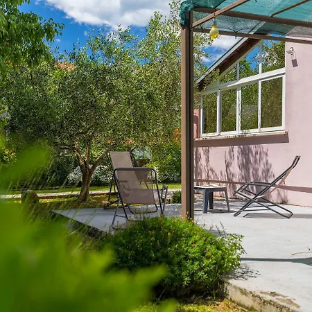 Tatil Evi Komplett Umzaeuntes Mit Klima, Wlan