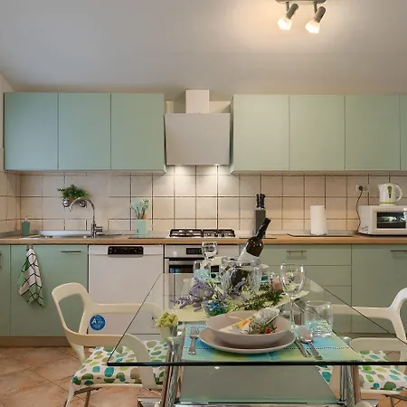 Komplett Umzaeuntes Mit Klima, Wlan Сasa de vacaciones Rakalj