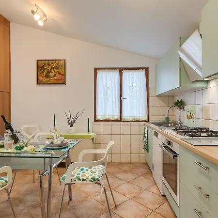 Komplett Umzaeuntes Mit Klima, Wlan * Rakalj