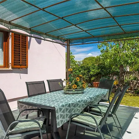 Komplett Umzaeuntes Mit Klima, Wlan Сasa de vacaciones Rakalj